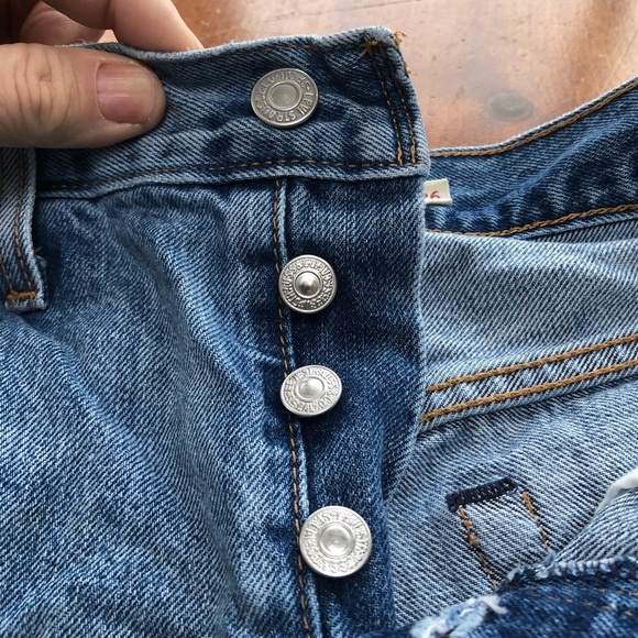 Levi's Blue Jean wedge Shorts Distressed Cut-Off Style size 26- hard to find - Picture 6 of 12